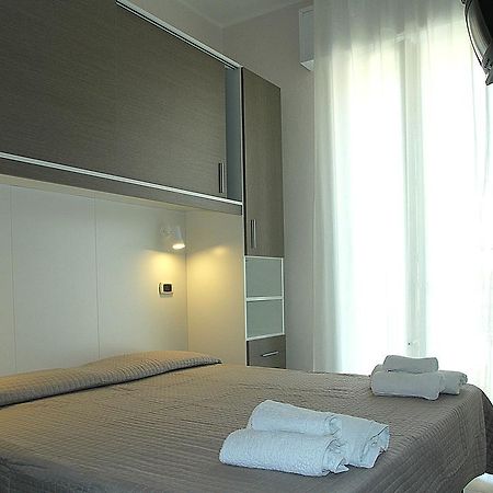 רימיני Hotel Sant'Elena מראה חיצוני תמונה