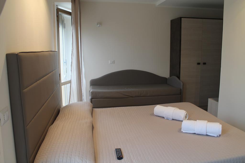 רימיני Hotel Sant'Elena מראה חיצוני תמונה