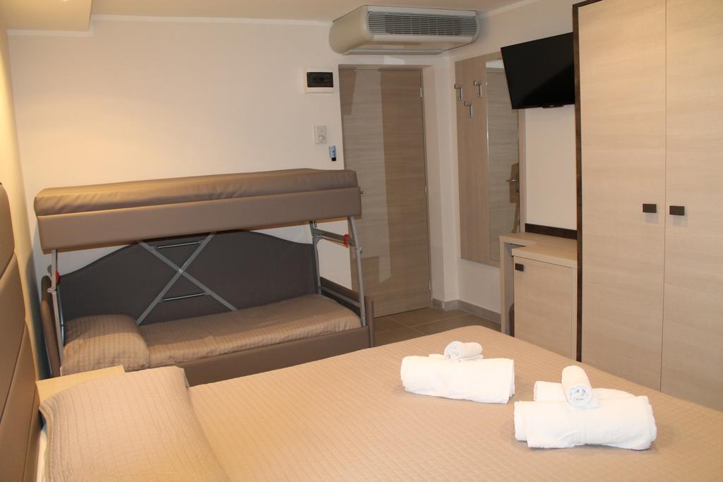 רימיני Hotel Sant'Elena מראה חיצוני תמונה