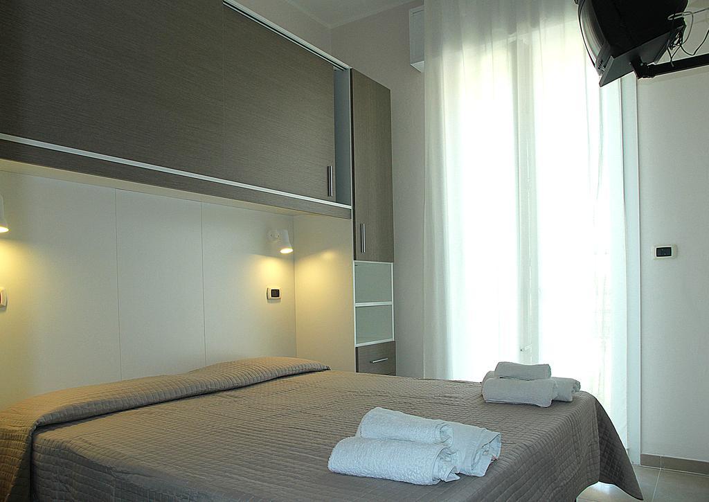 רימיני Hotel Sant'Elena מראה חיצוני תמונה