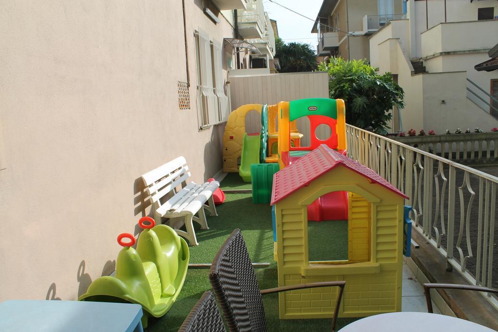 רימיני Hotel Sant'Elena מראה חיצוני תמונה