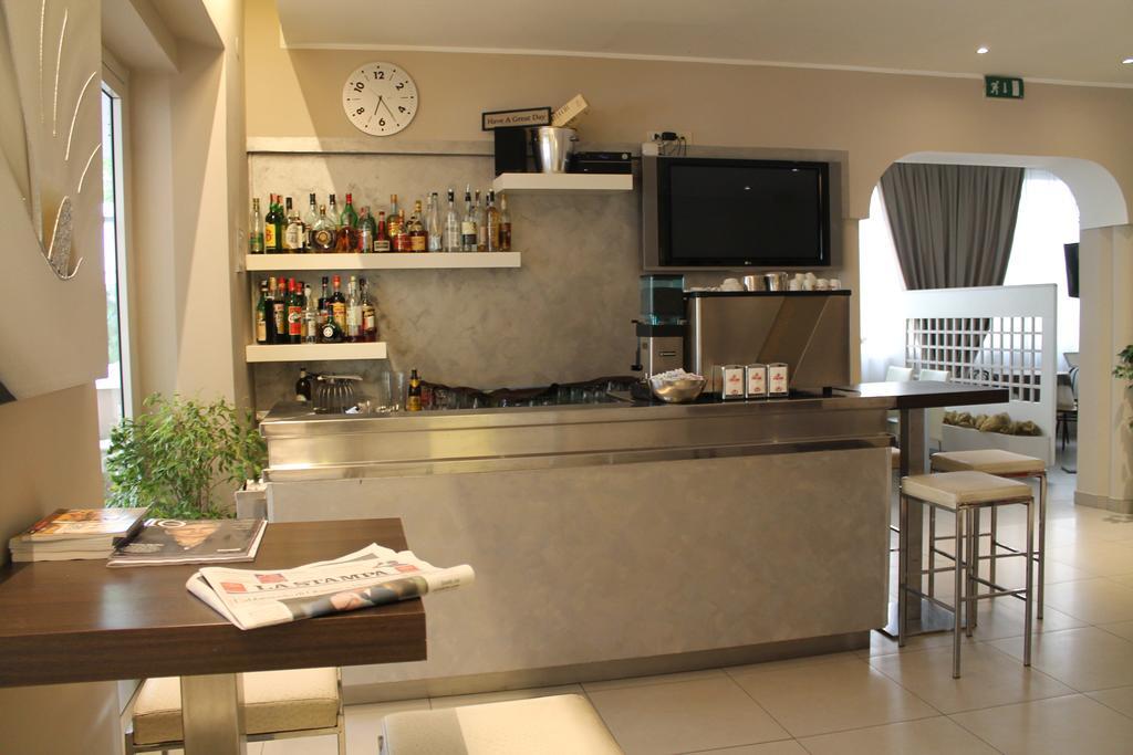 רימיני Hotel Sant'Elena מראה חיצוני תמונה