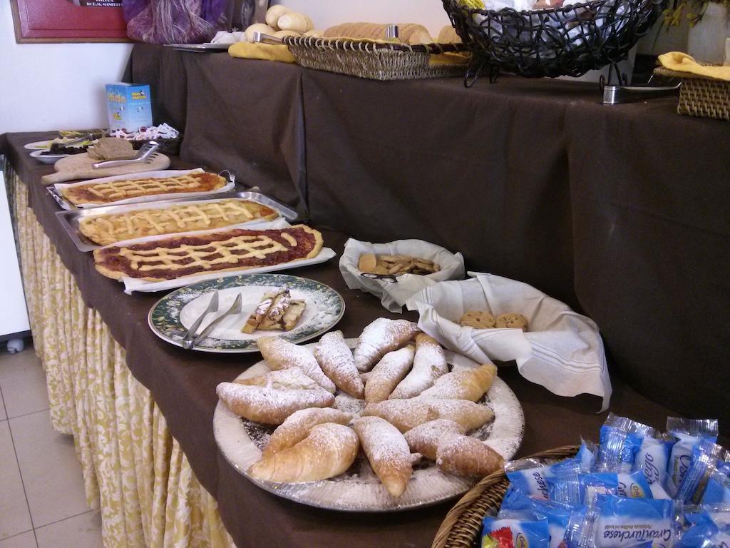רימיני Hotel Sant'Elena מראה חיצוני תמונה