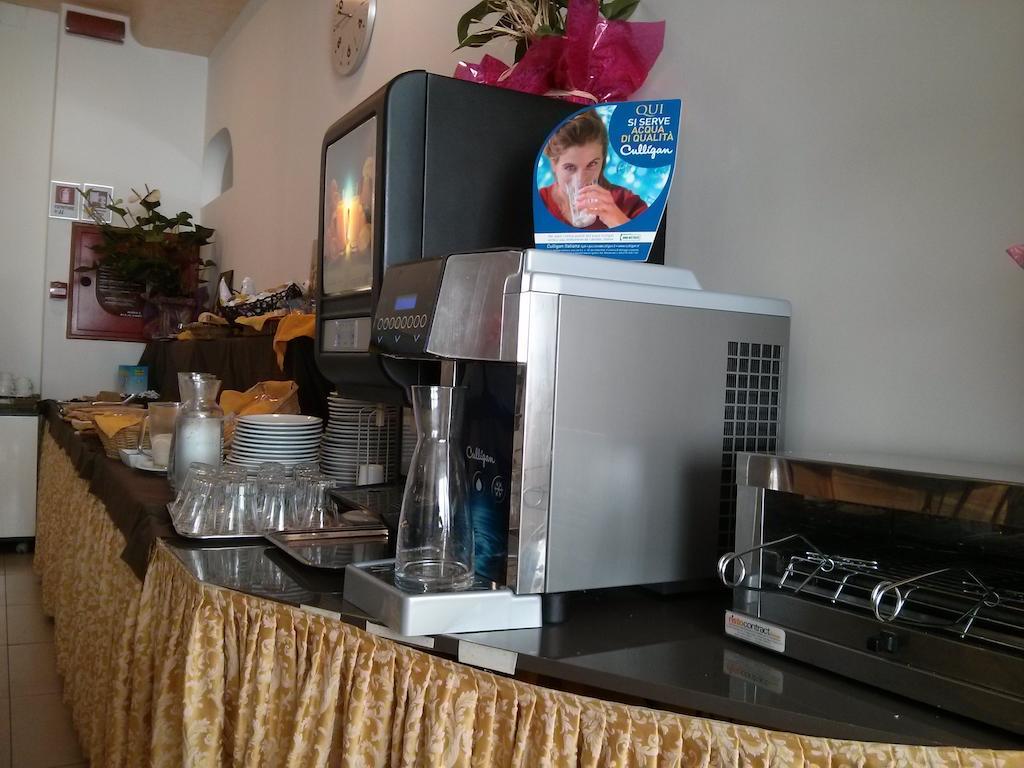 רימיני Hotel Sant'Elena מראה חיצוני תמונה