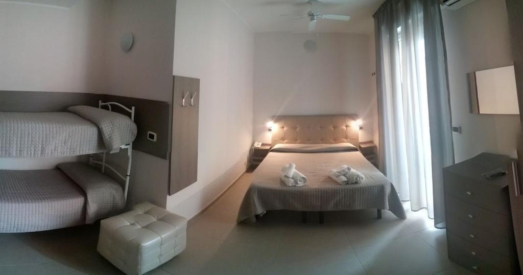 רימיני Hotel Sant'Elena מראה חיצוני תמונה